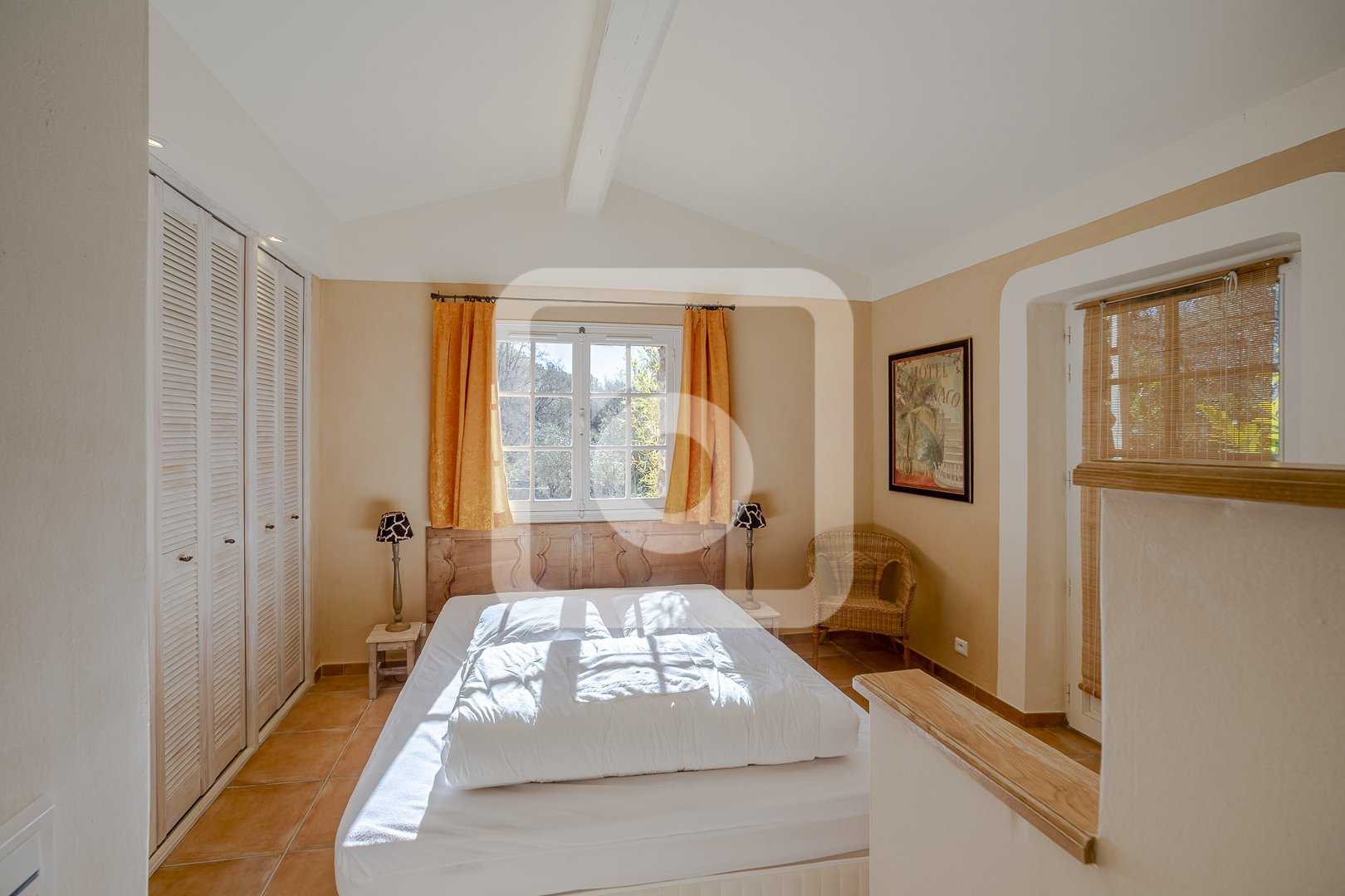 Будинок в Callas, Provence-Alpes-Côte d'Azur 10149329