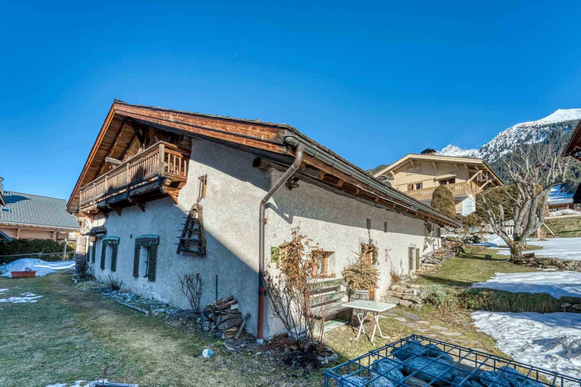 房子 在 萊孔塔米訥-蒙茹瓦, 奧弗涅-羅納-阿爾卑斯大區 10149404