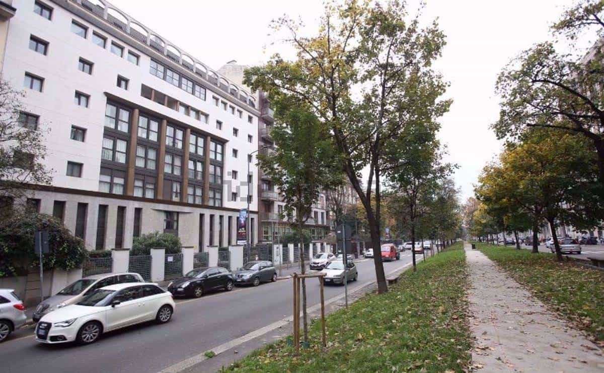 Condominium in Milan, Lombardy 10149547