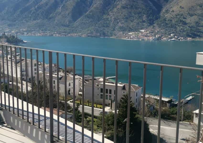 Condominium in Kotor, Kotor Municipality 10149848