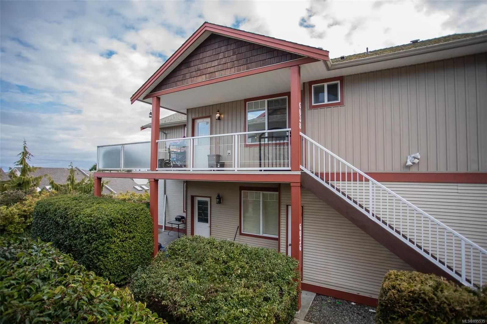House in Nanaimo, British Columbia 10151011