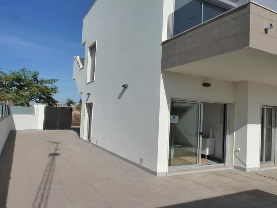 Condominium in Pilar de la Horadada, Valencian Community 10151064