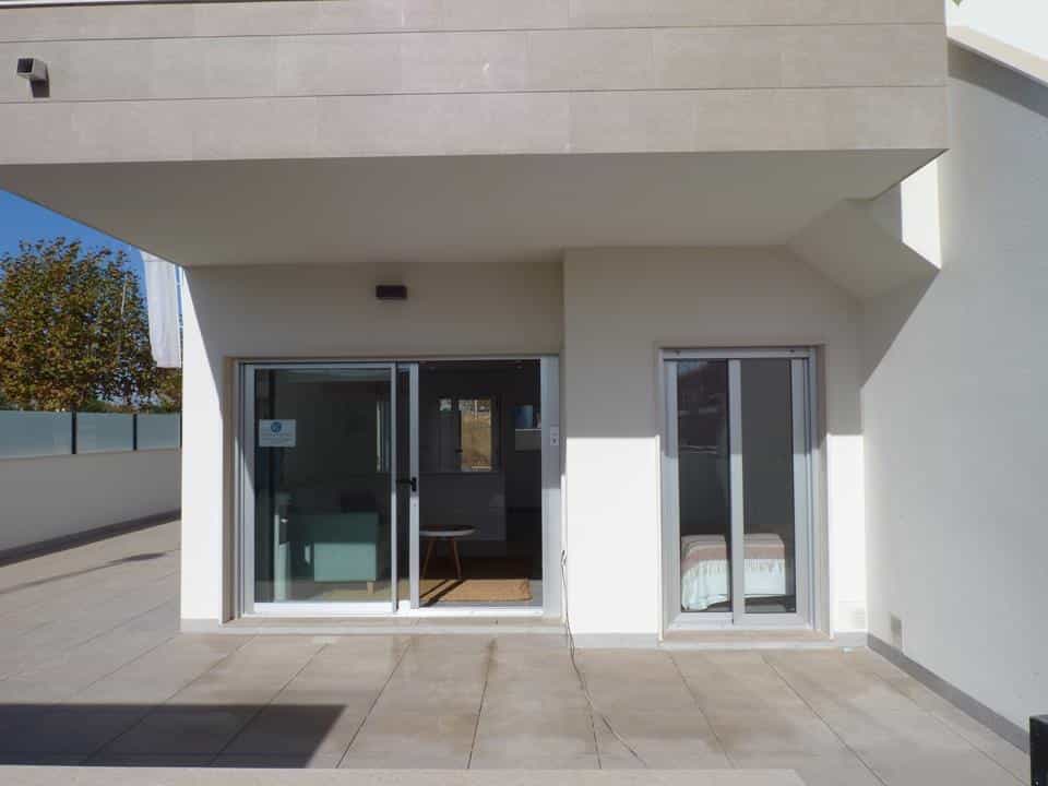 Kondominium dalam Pilar de la Horadada, Valencian Community 10151064