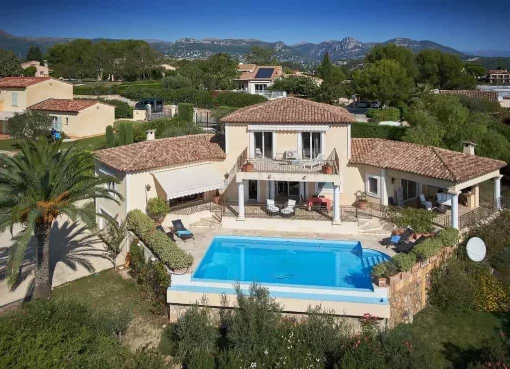 Talo sisään Saint-Paul-de-Vence, Provence-Alpes-Cote d'Azur 10151134