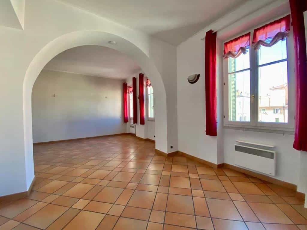 公寓 在 Menton, Provence-Alpes-Côte d'Azur 10151164