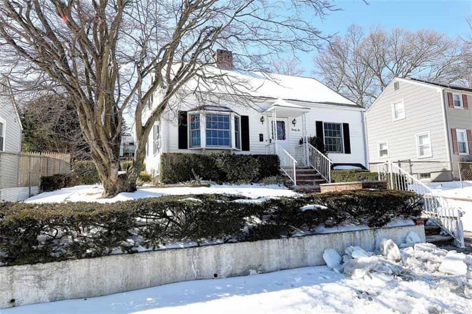 House in Greystone, Rhode Island 10151254