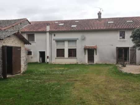 House in Chaunay, Nouvelle-Aquitaine 10151259