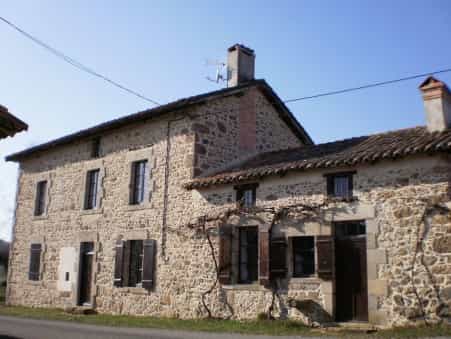 Rumah di Massignac, Nouvelle-Aquitaine 10151261