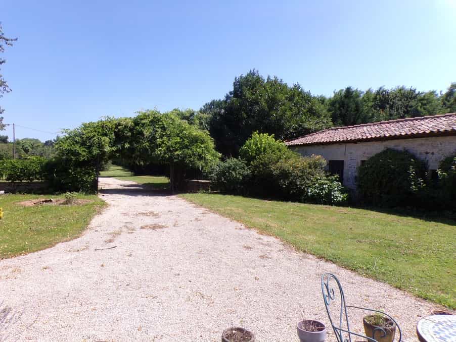 House in Blanzay, Nouvelle-Aquitaine 10151264