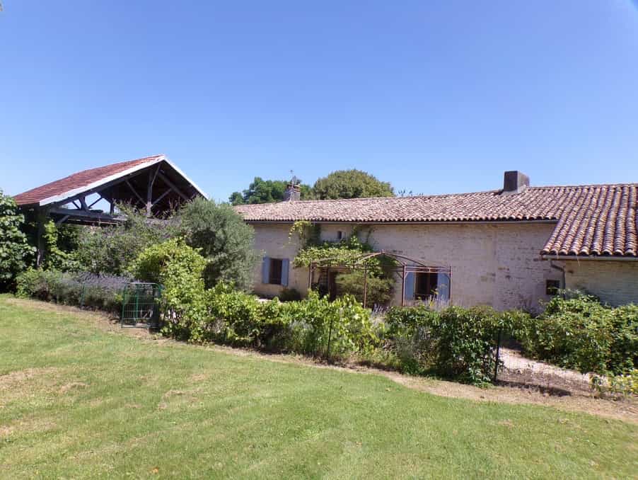 House in Blanzay, Nouvelle-Aquitaine 10151264