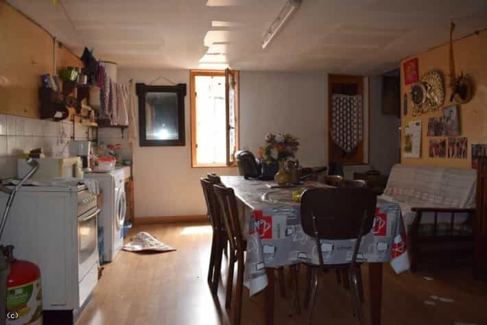 House in Ruffec, Nouvelle-Aquitaine 10151315