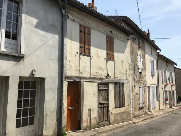 Hus i Ruffec, Nouvelle-Aquitaine 10151315