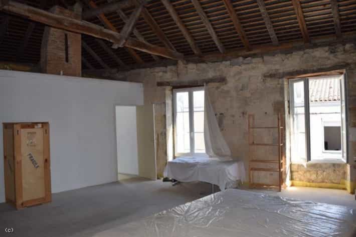 Rumah di Ruffec, Nouvelle-Aquitaine 10151316