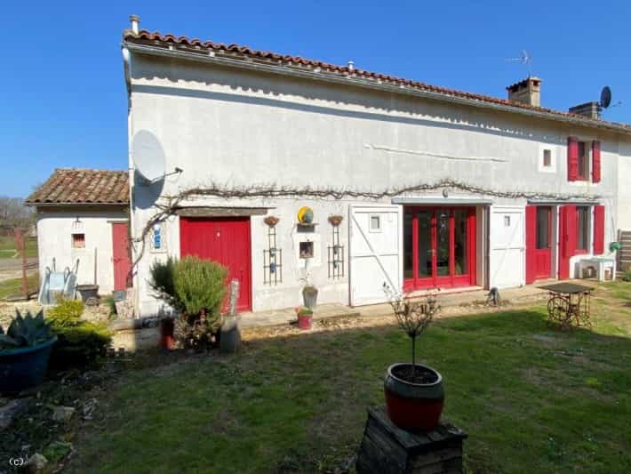 House in Ruffec, Nouvelle-Aquitaine 10151318
