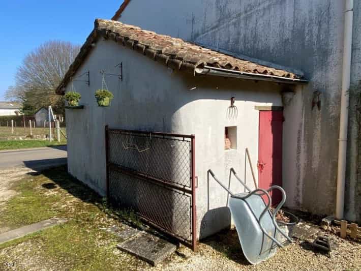 Talo sisään Ruffec, Nouvelle-Aquitaine 10151318