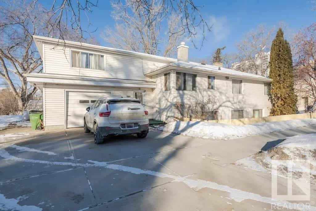 Dom w Edmonton, Alberta 10151624