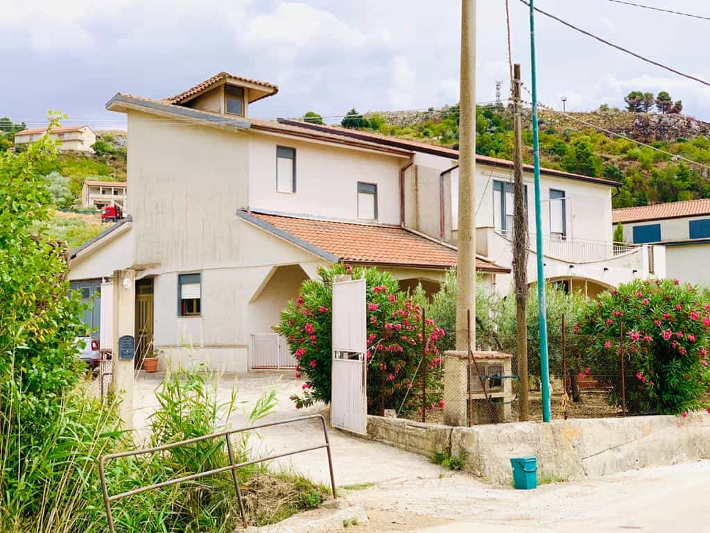 House in Acquaviva Platani, Sicilia 10151639