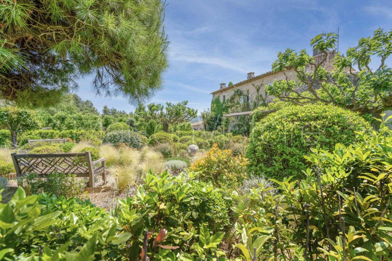Casa nel Ménerbes, Provence-Alpes-Côte d'Azur 10151661
