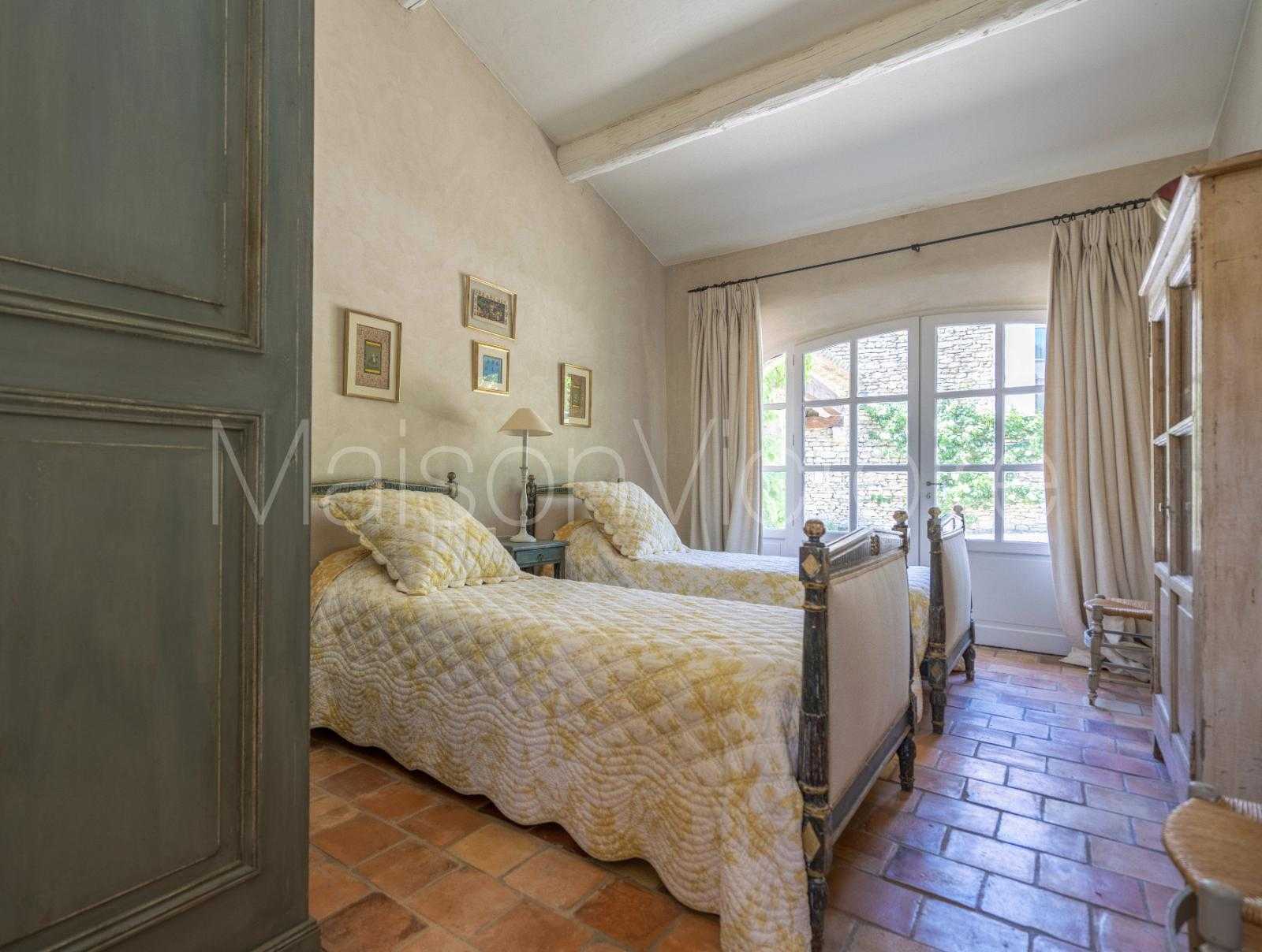 집 에 Ménerbes, Provence-Alpes-Côte d'Azur 10151661