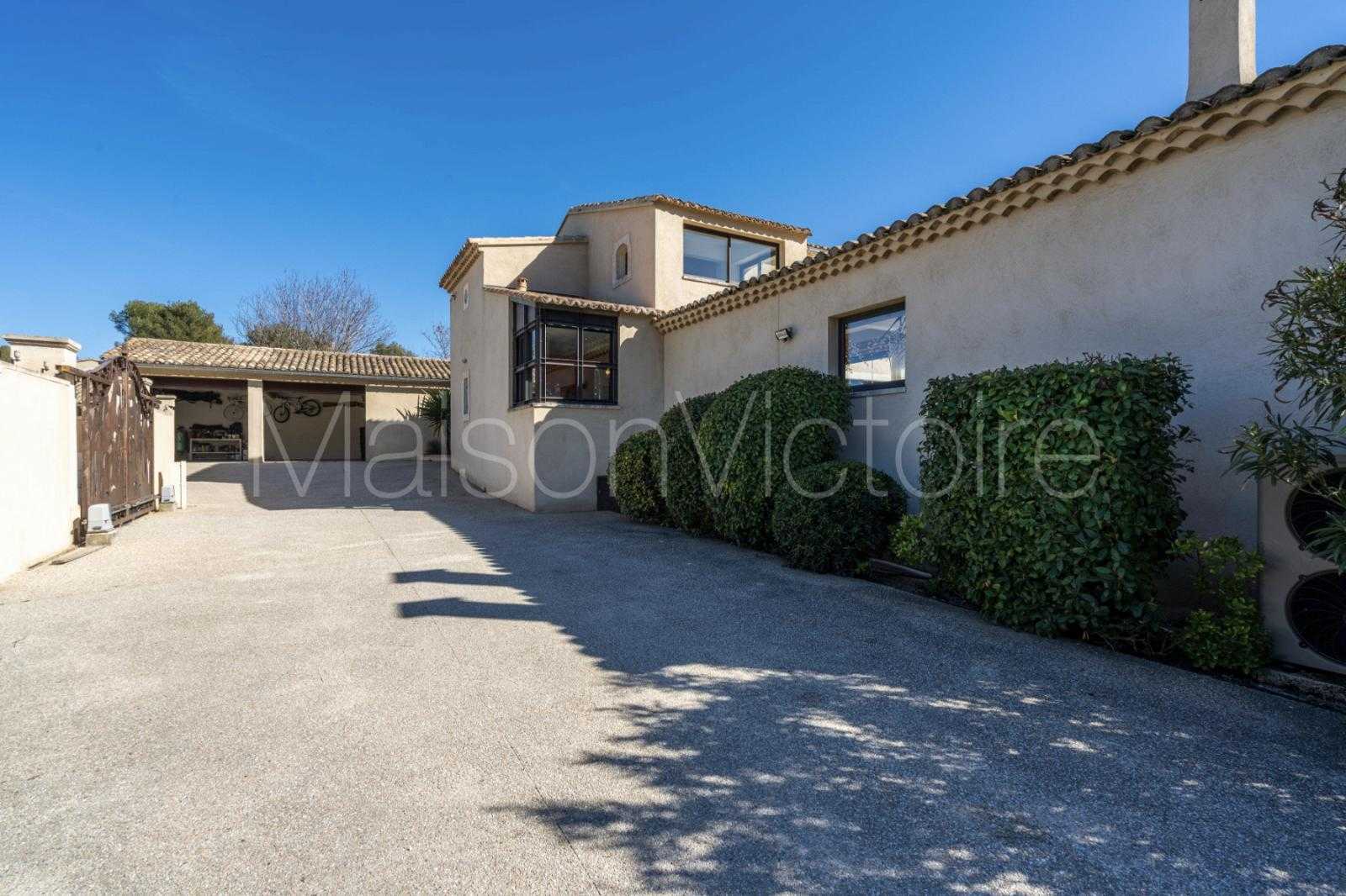 Hus i Maubec, Provence-Alpes-Cote d'Azur 10151663