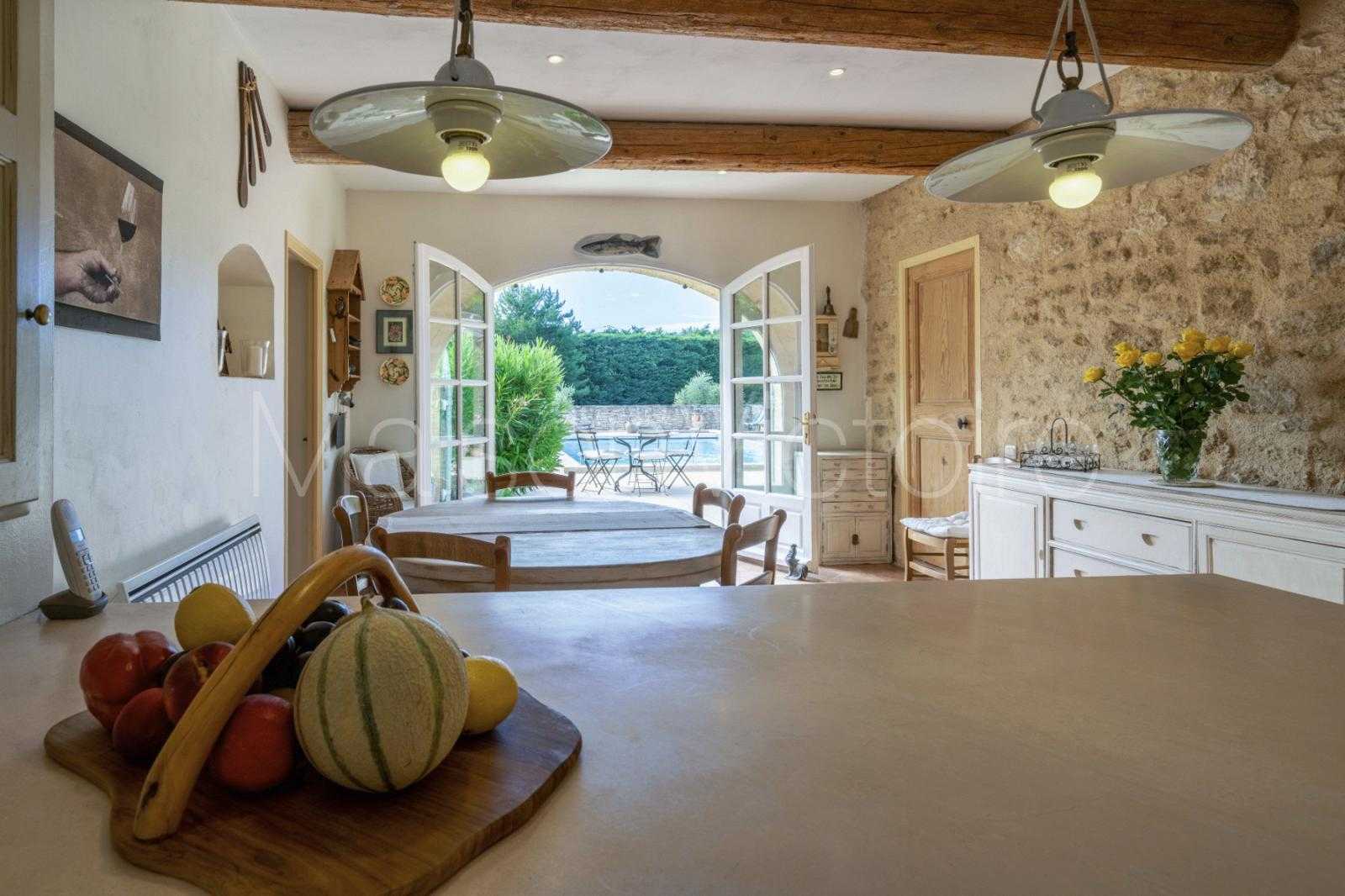 House in Robion, Provence-Alpes-Cote d'Azur 10151666