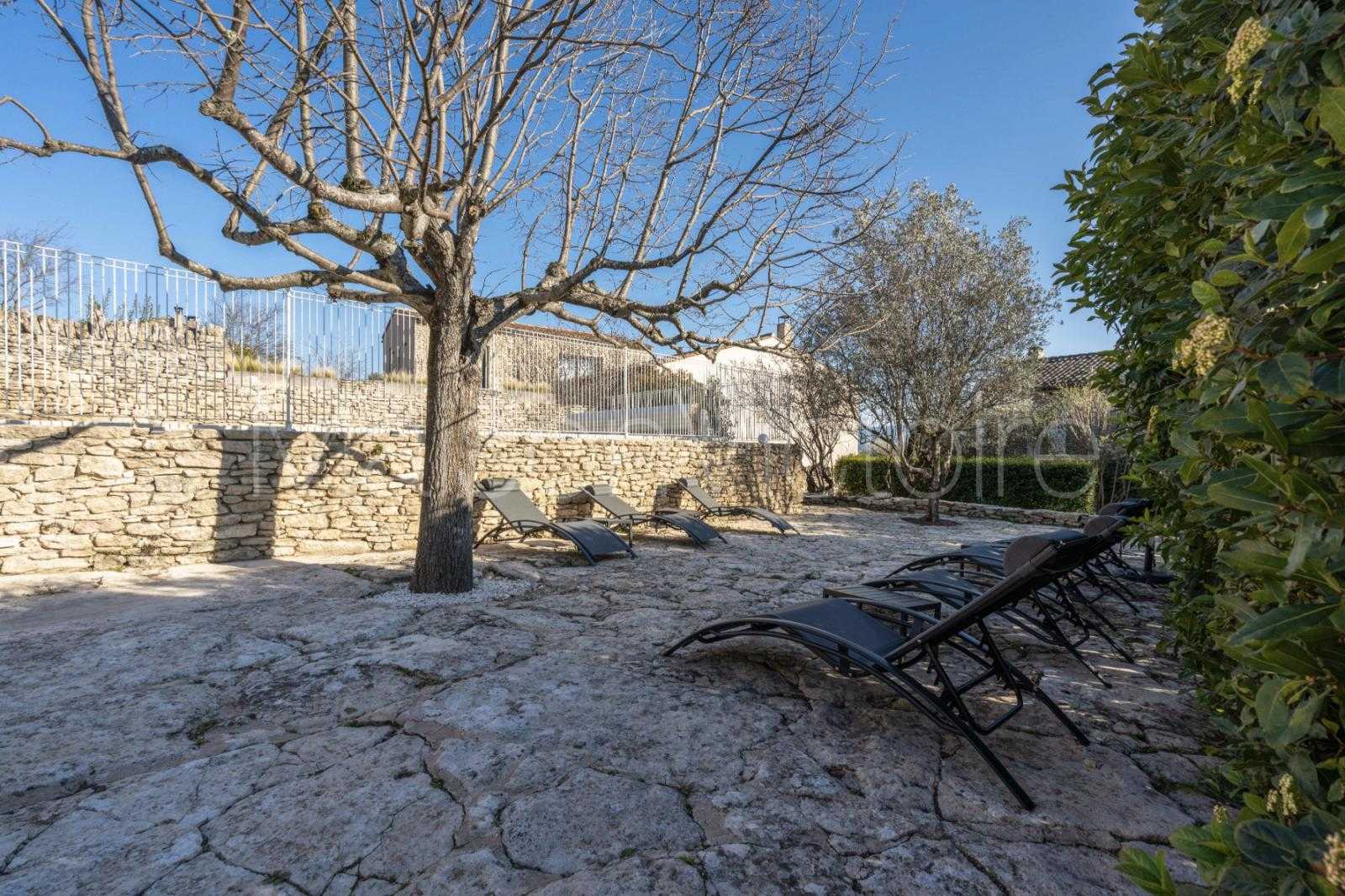 Hus i Cabrieres-d'Avignon, Provence-Alpes-Cote d'Azur 10151667