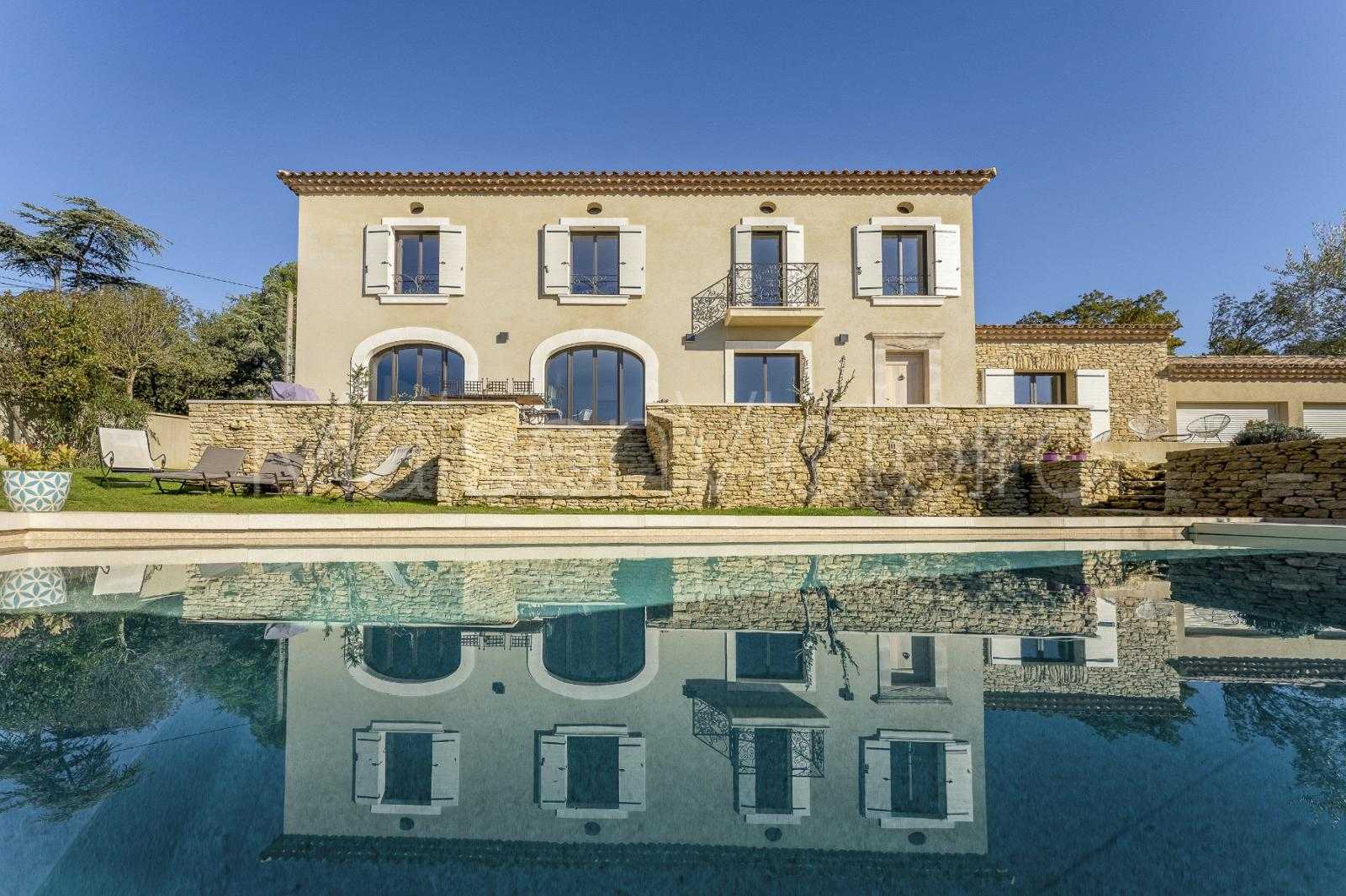 House in Cabrieres-d'Avignon, Provence-Alpes-Cote d'Azur 10151669