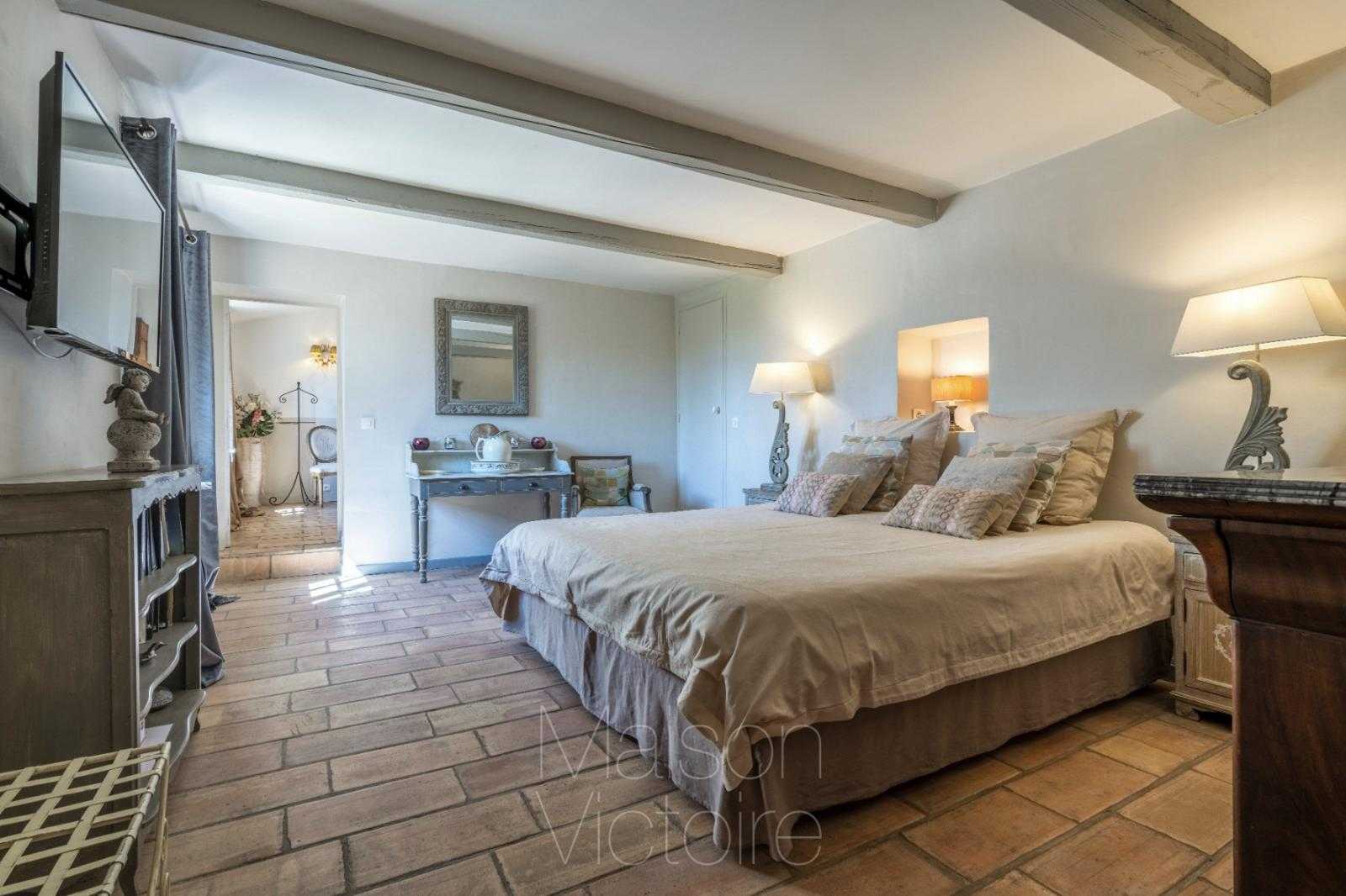 मकान में Roussillon, Provence-Alpes-Côte d'Azur 10151670