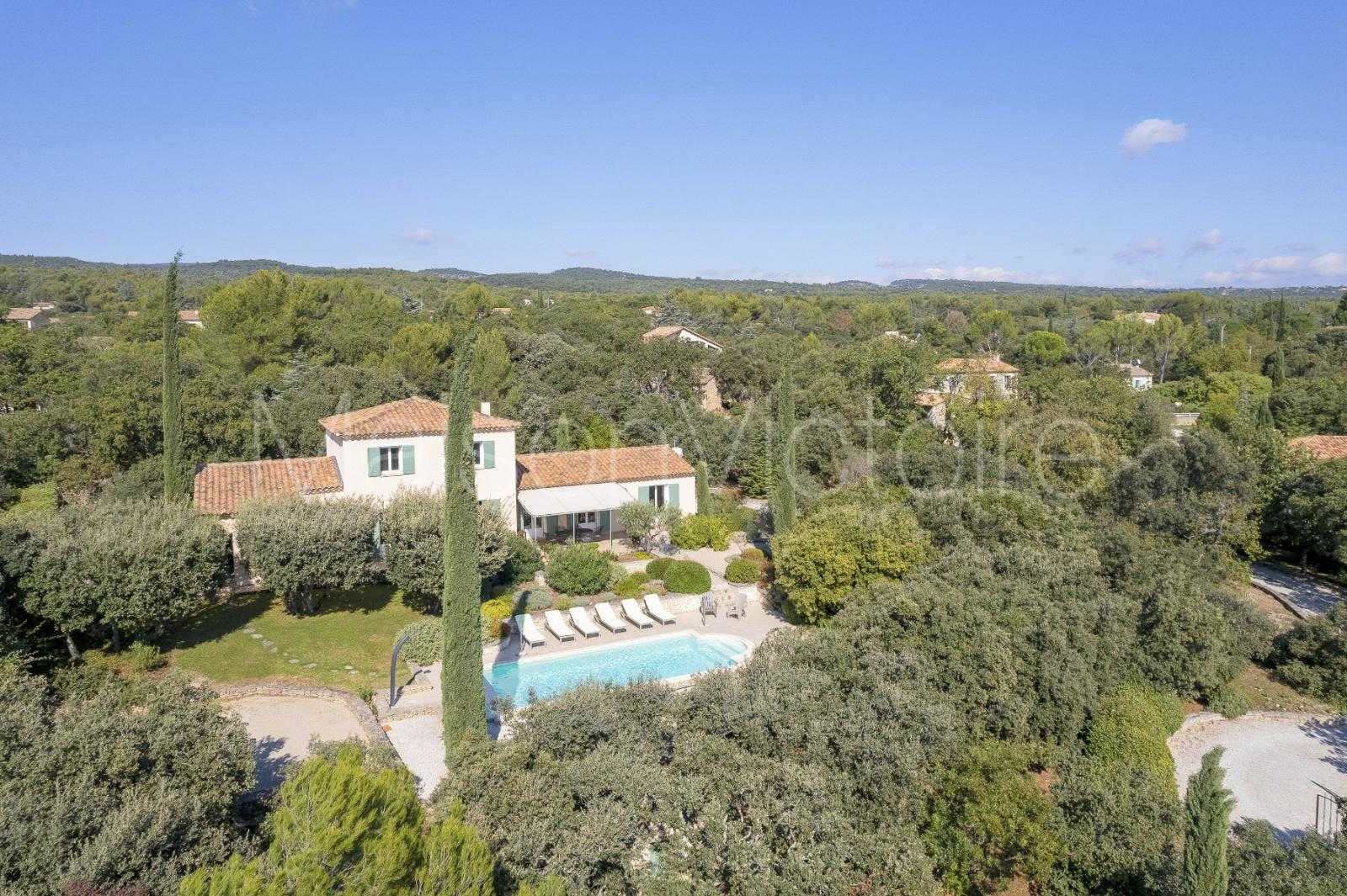 Hus i Cabrieres-d'Avignon, Provence-Alpes-Cote d'Azur 10151681
