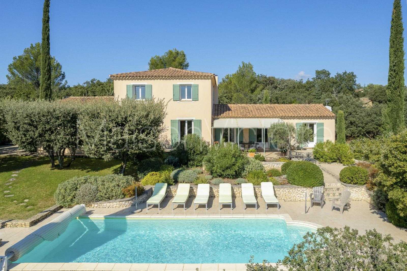 Hus i Cabrieres-d'Avignon, Provence-Alpes-Cote d'Azur 10151681