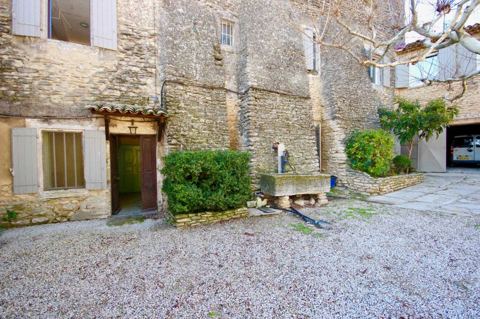 σπίτι σε Cabrières-d'Avignon, Provence-Alpes-Côte d'Azur 10151683