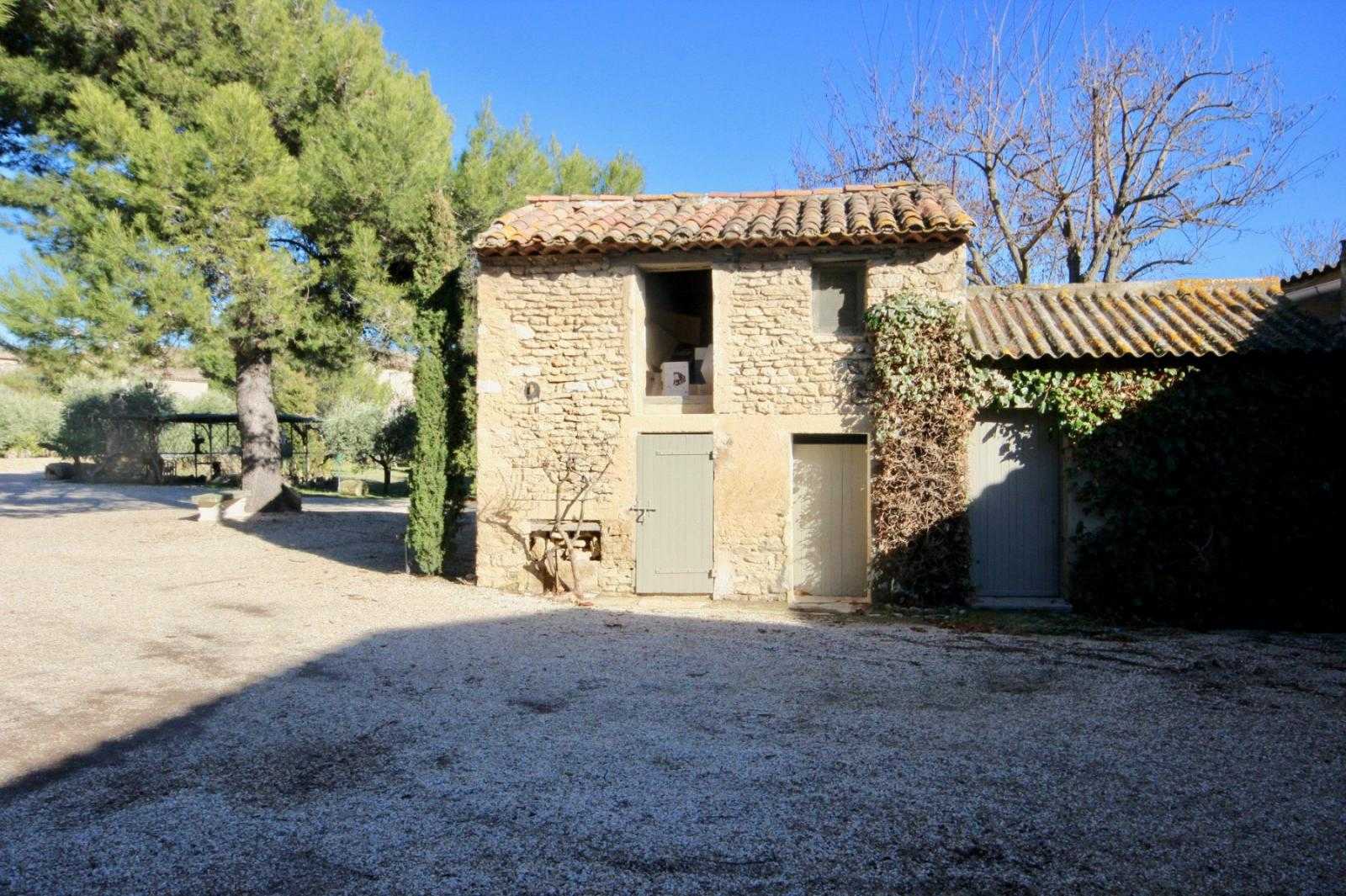 Huis in Cabrières-d'Avignon, Provence-Alpes-Côte d'Azur 10151683