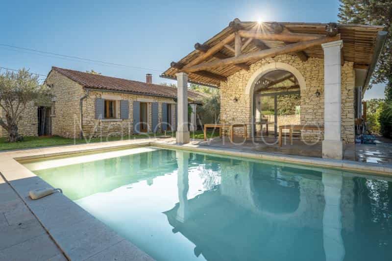 House in Cabrieres-d'Avignon, Provence-Alpes-Cote d'Azur 10151689