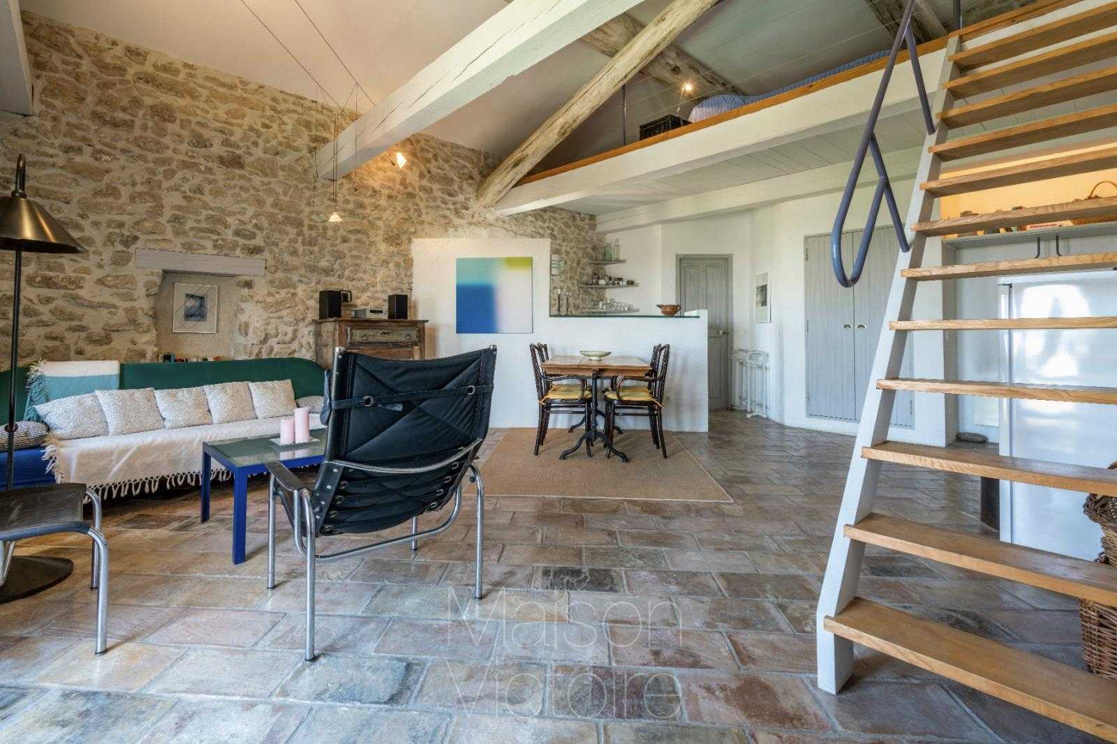 House in Saumane-de-Vaucluse, Provence-Alpes-Cote d'Azur 10151692