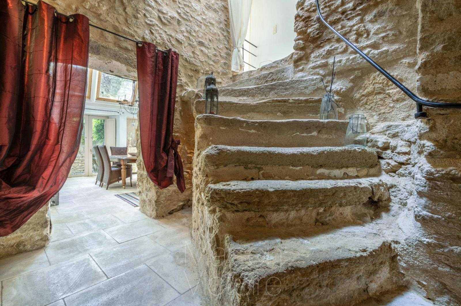 मकान में Cabrières-d'Avignon, Provence-Alpes-Côte d'Azur 10151696