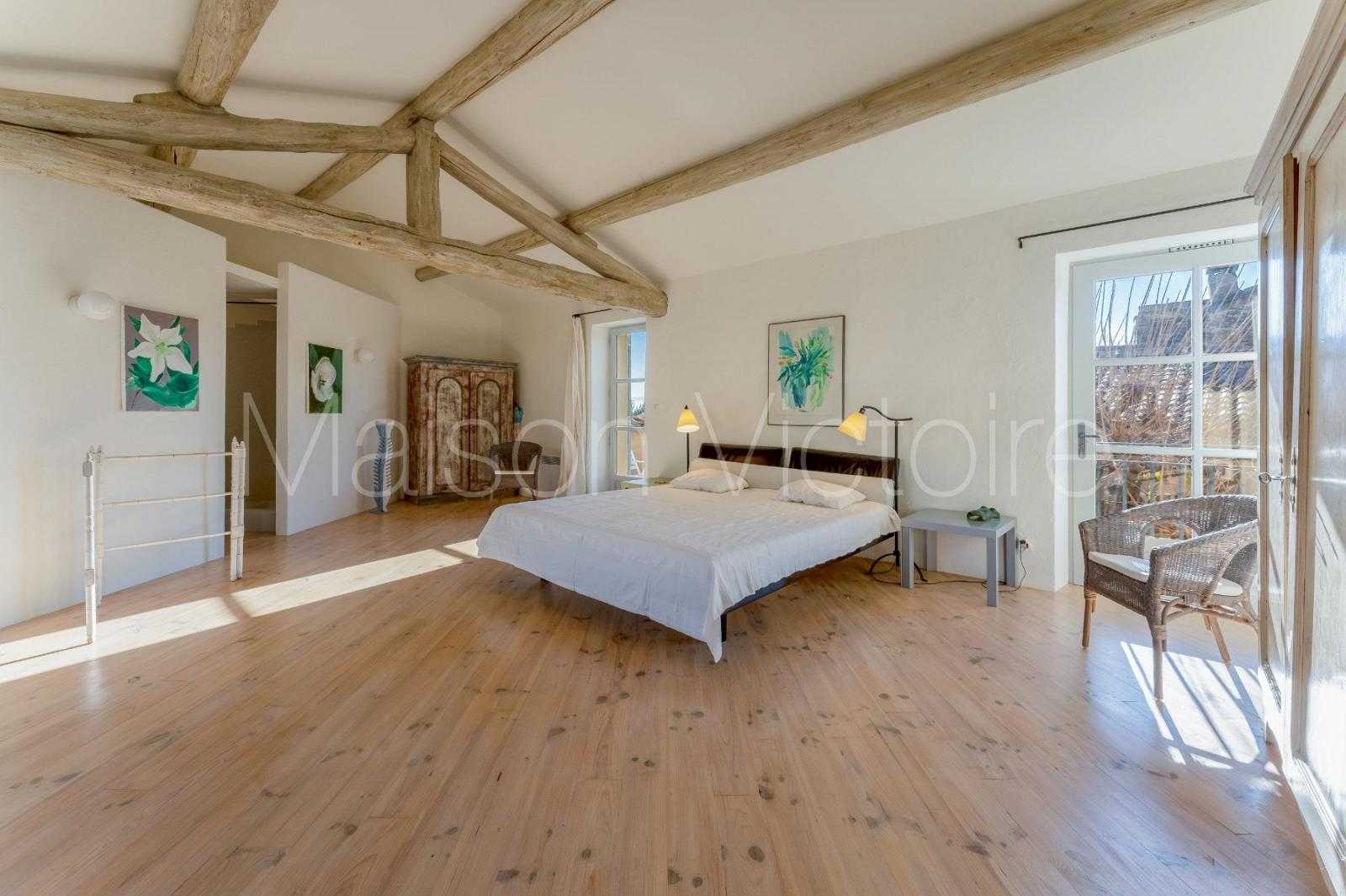 Huis in Cabrières-d'Avignon, Provence-Alpes-Côte d'Azur 10151713
