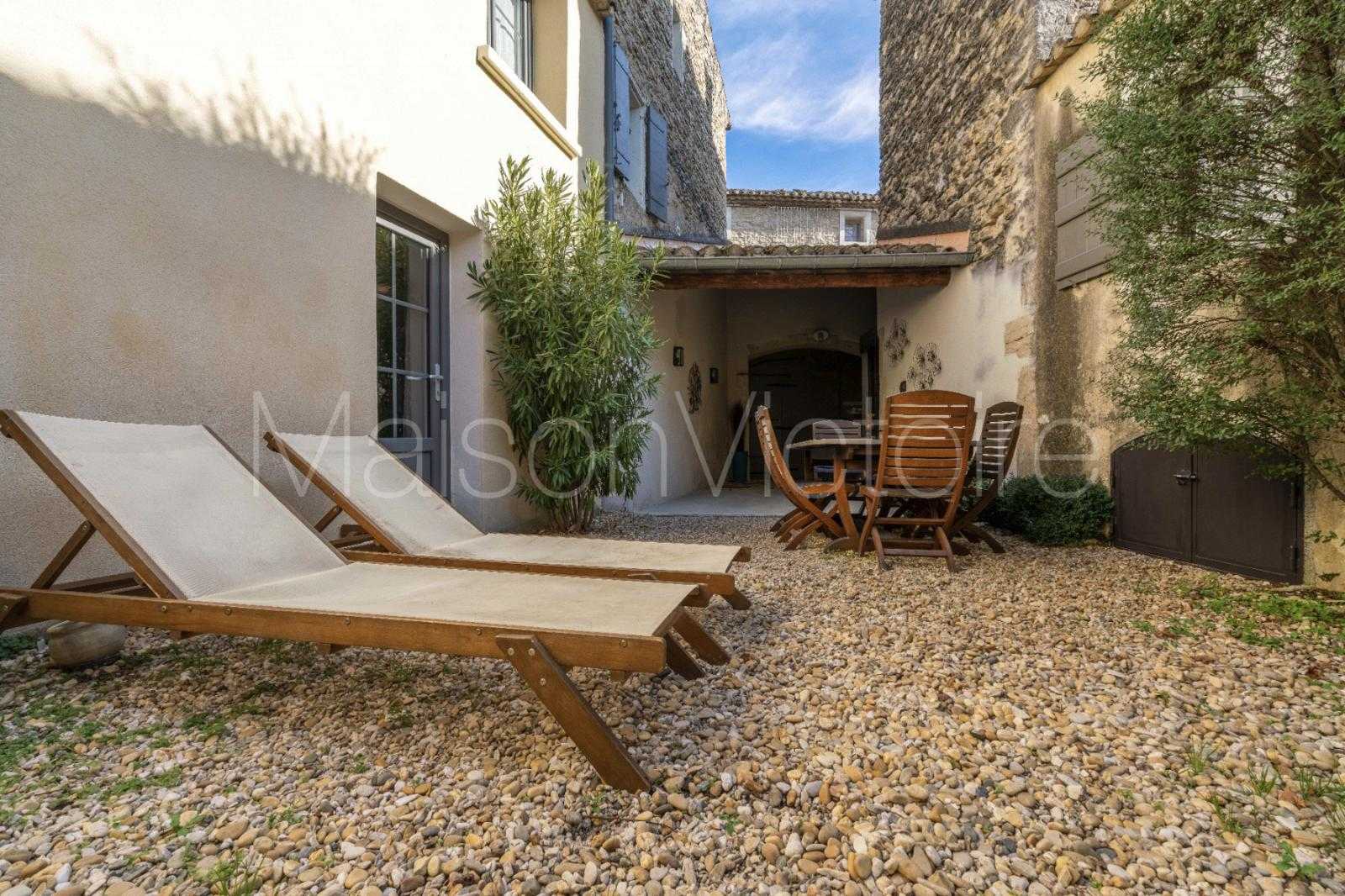 Huis in Cabrières-d'Avignon, Provence-Alpes-Côte d'Azur 10151716
