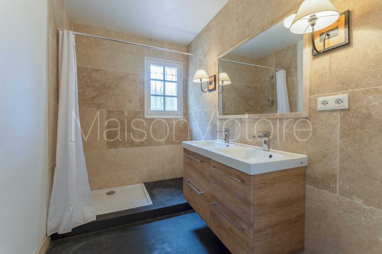 House in Saumane-de-Vaucluse, Provence-Alpes-Cote d'Azur 10151717