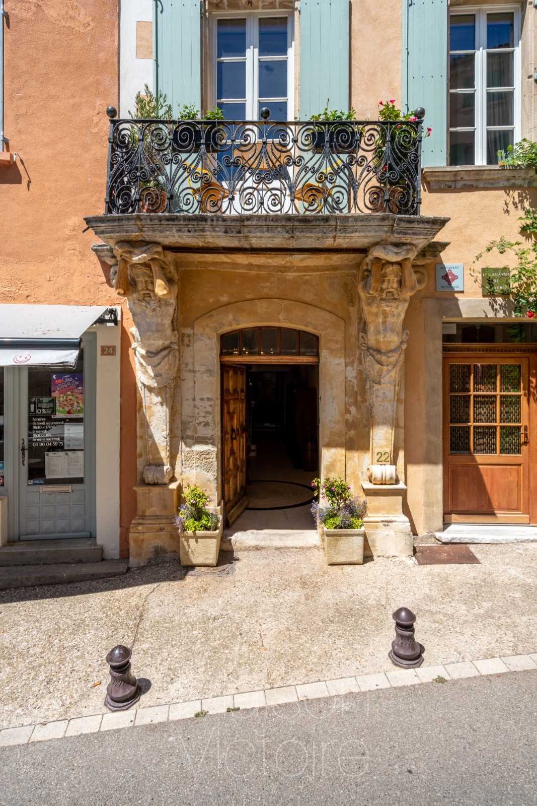 Rumah di Saint-Saturnin-les-Apt, Provence-Alpes-Cote d'Azur 10151718