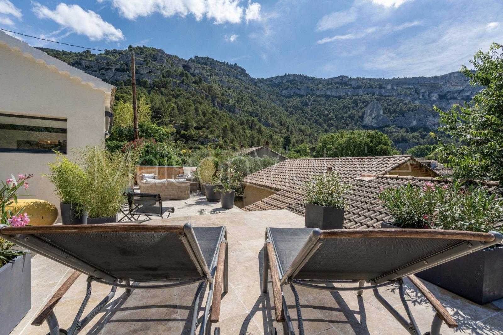 Rumah di Fontaine-de-Vaucluse, Provence-Alpes-Cote d'Azur 10151719