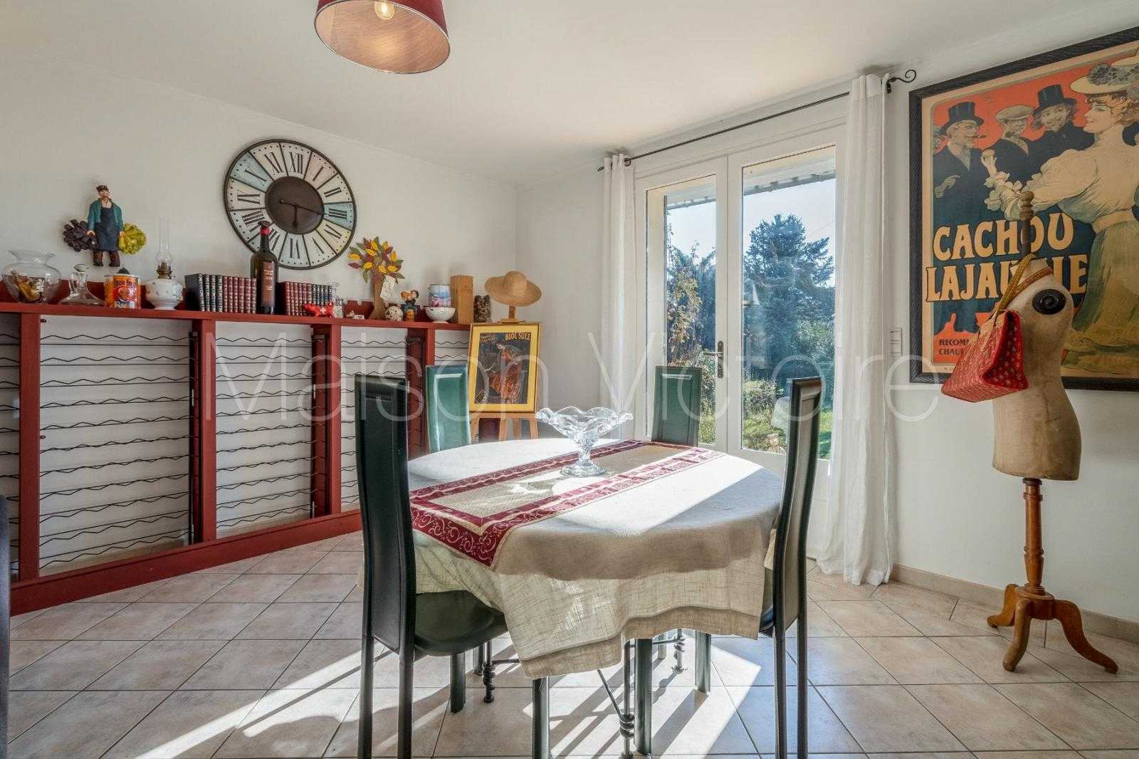 بيت في Velleron, Provence-Alpes-Côte d'Azur 10151722
