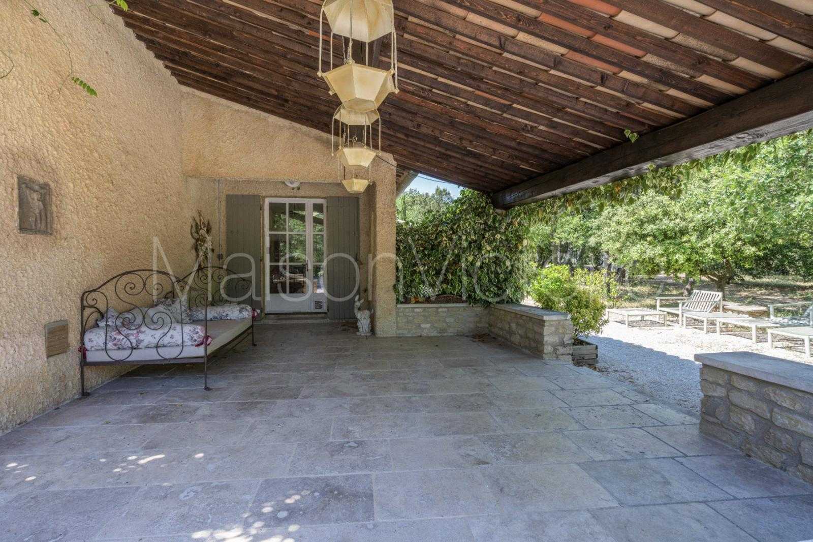 жилой дом в Roussillon, Provence-Alpes-Côte d'Azur 10151723
