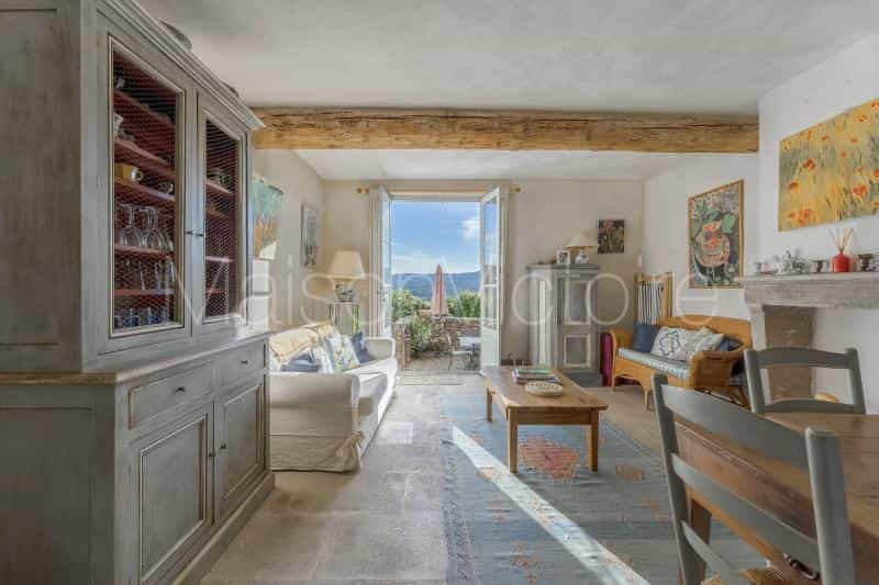 House in Lacoste, Provence-Alpes-Cote d'Azur 10151726