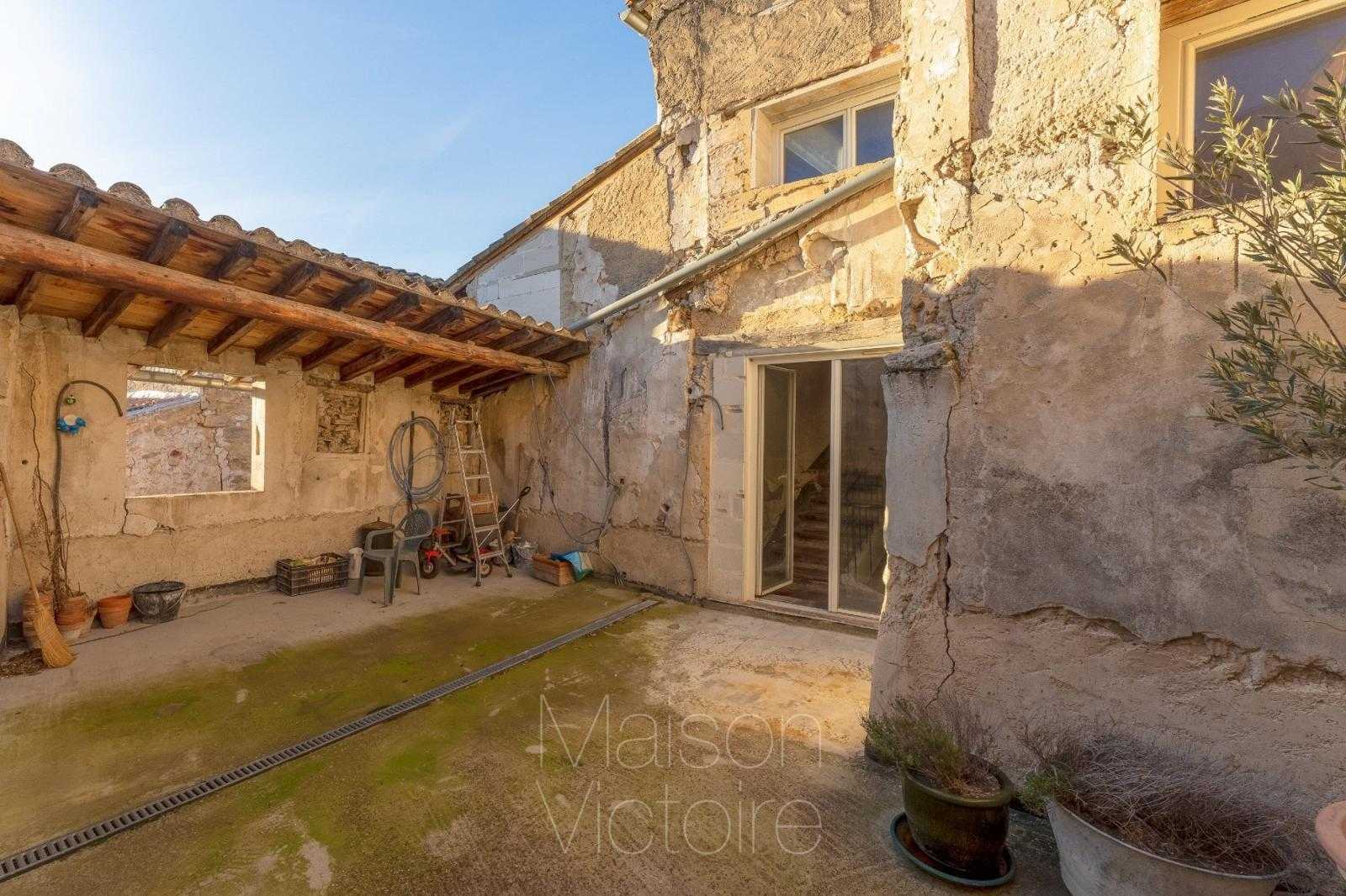 بيت في Mazan, Provence-Alpes-Côte d'Azur 10151727