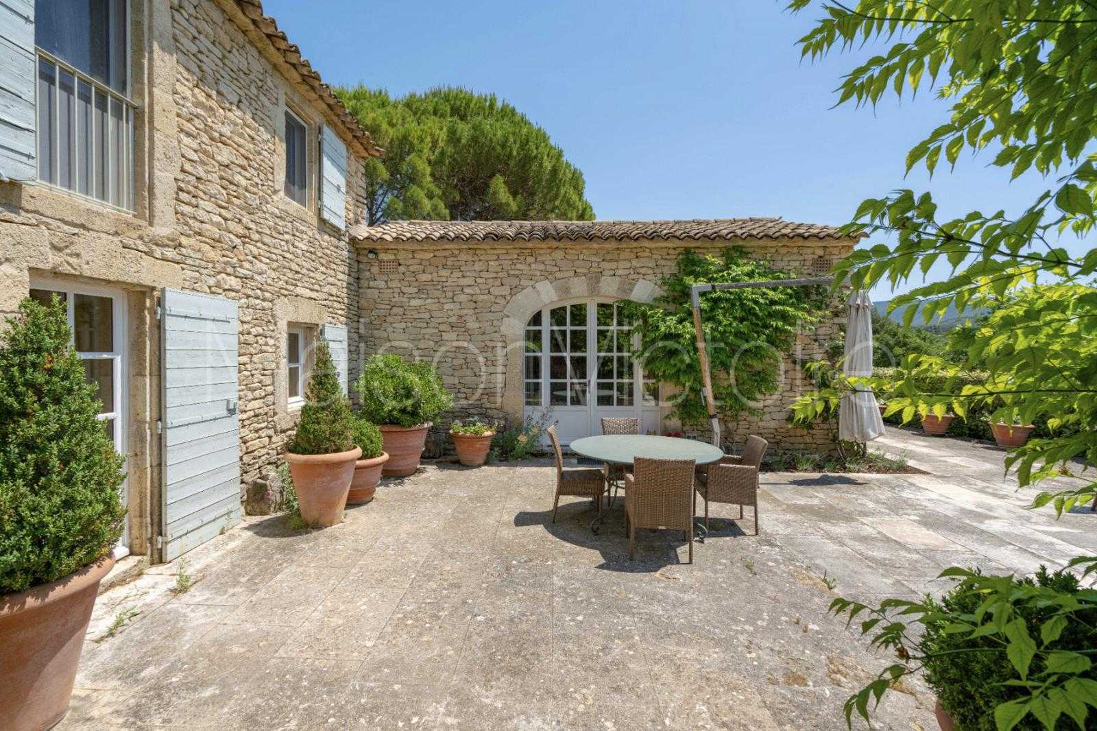 Dom w Ménerbes, Provence-Alpes-Côte d'Azur 10151742