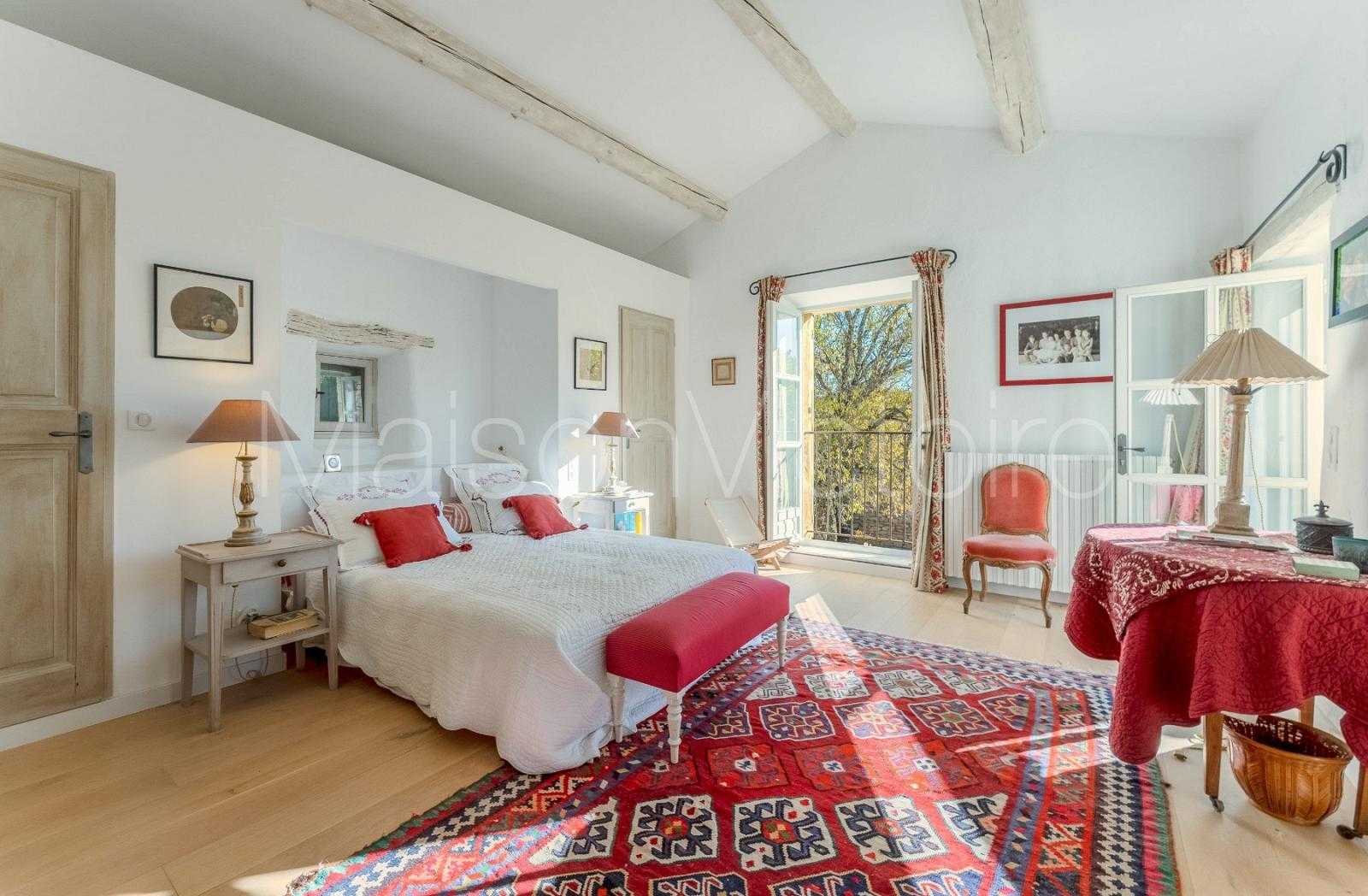 House in Gordes, Provence-Alpes-Cote d'Azur 10151743