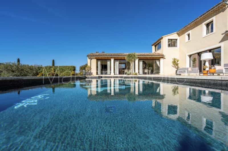 Huis in Maubec, Provence-Alpes-Cote d'Azur 10151744