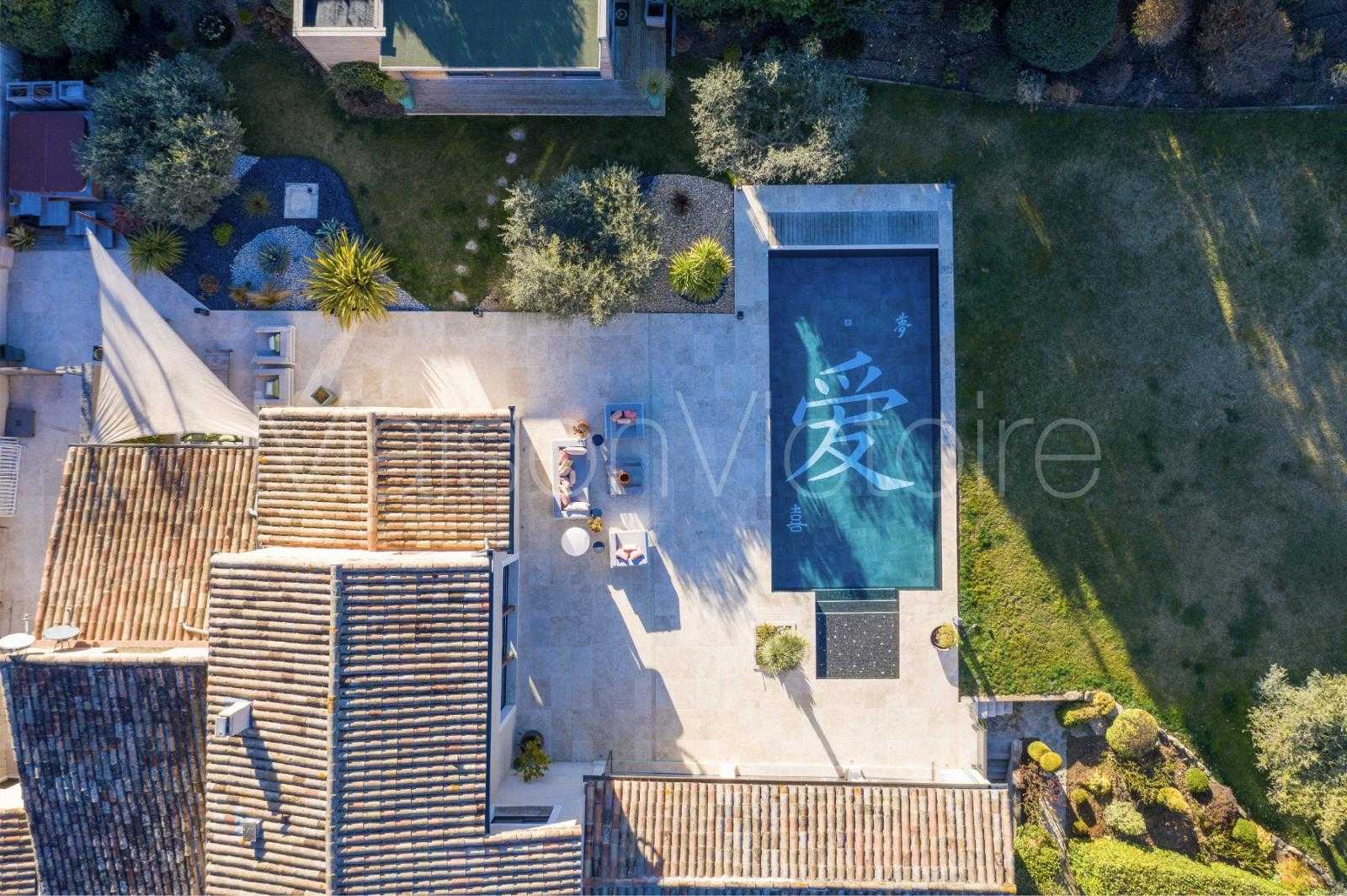 Casa nel Maubec, Provence-Alpes-Cote d'Azur 10151744