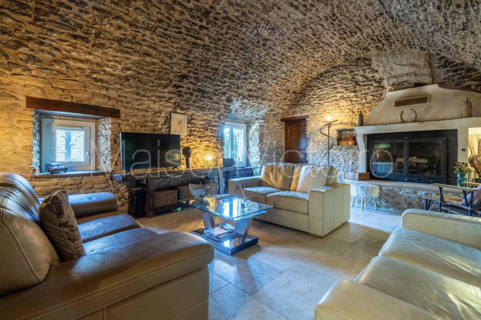 Casa nel Cabrières-d'Avignon, Provence-Alpes-Côte d'Azur 10151747