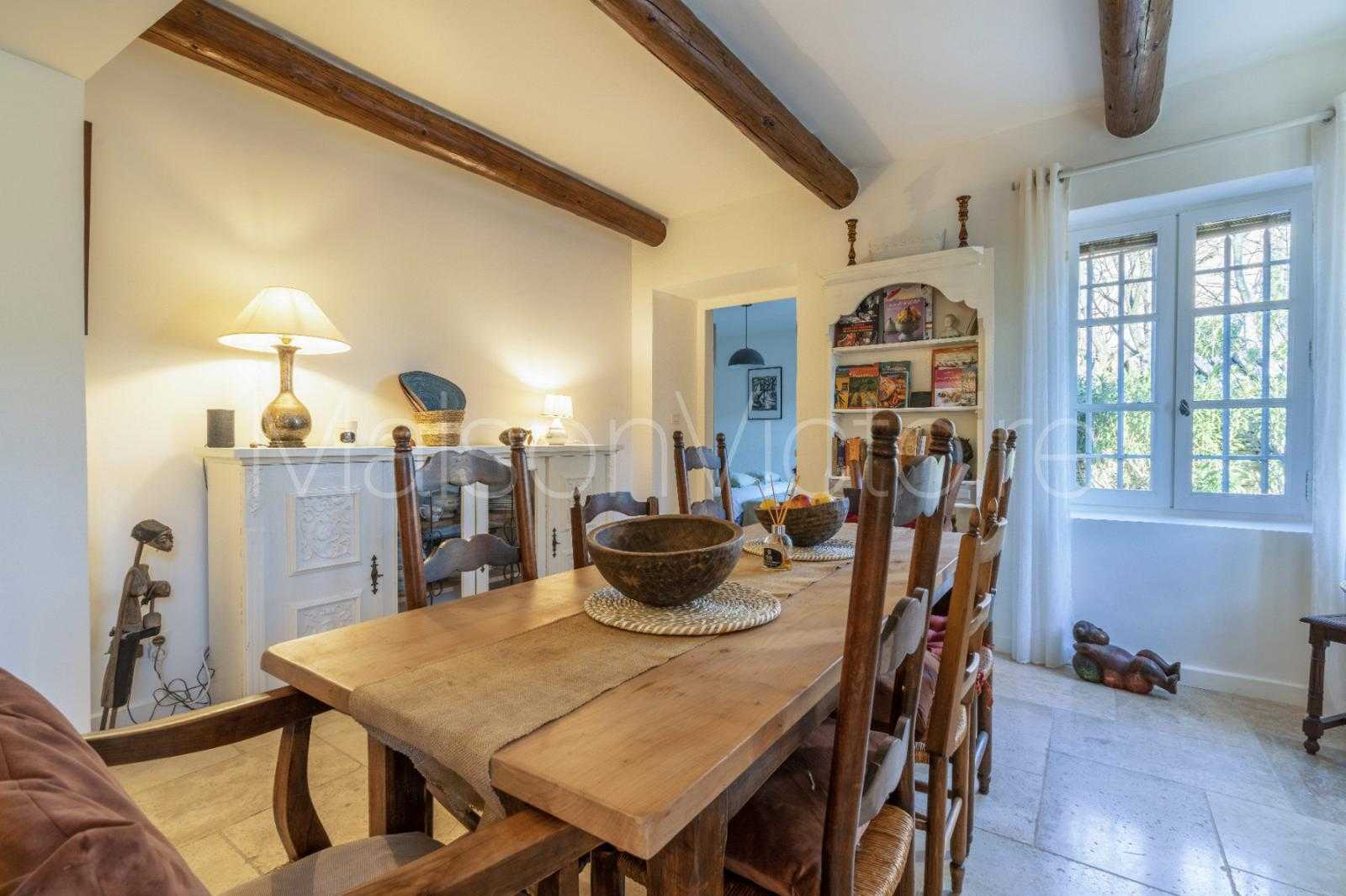 Casa nel Cabrières-d'Avignon, Provence-Alpes-Côte d'Azur 10151747